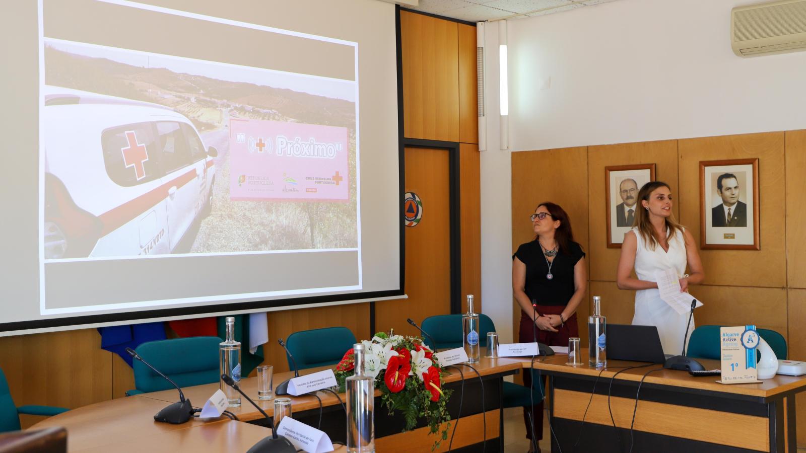 Project + Próximo reçoit la visite du ministre de l'administration interne, du secrétaire d'État à l'administration interne et du président national de la Croix-Rouge portugaise