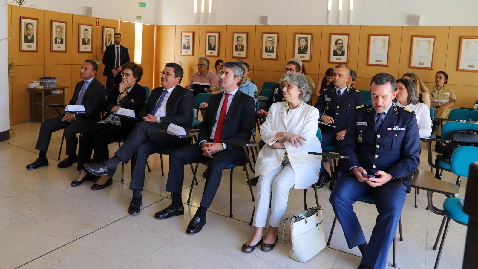 Project + Próximo reçoit la visite du ministre de l'administration interne, du secrétaire d'État à l'administration interne et du président national de la Croix-Rouge portugaise