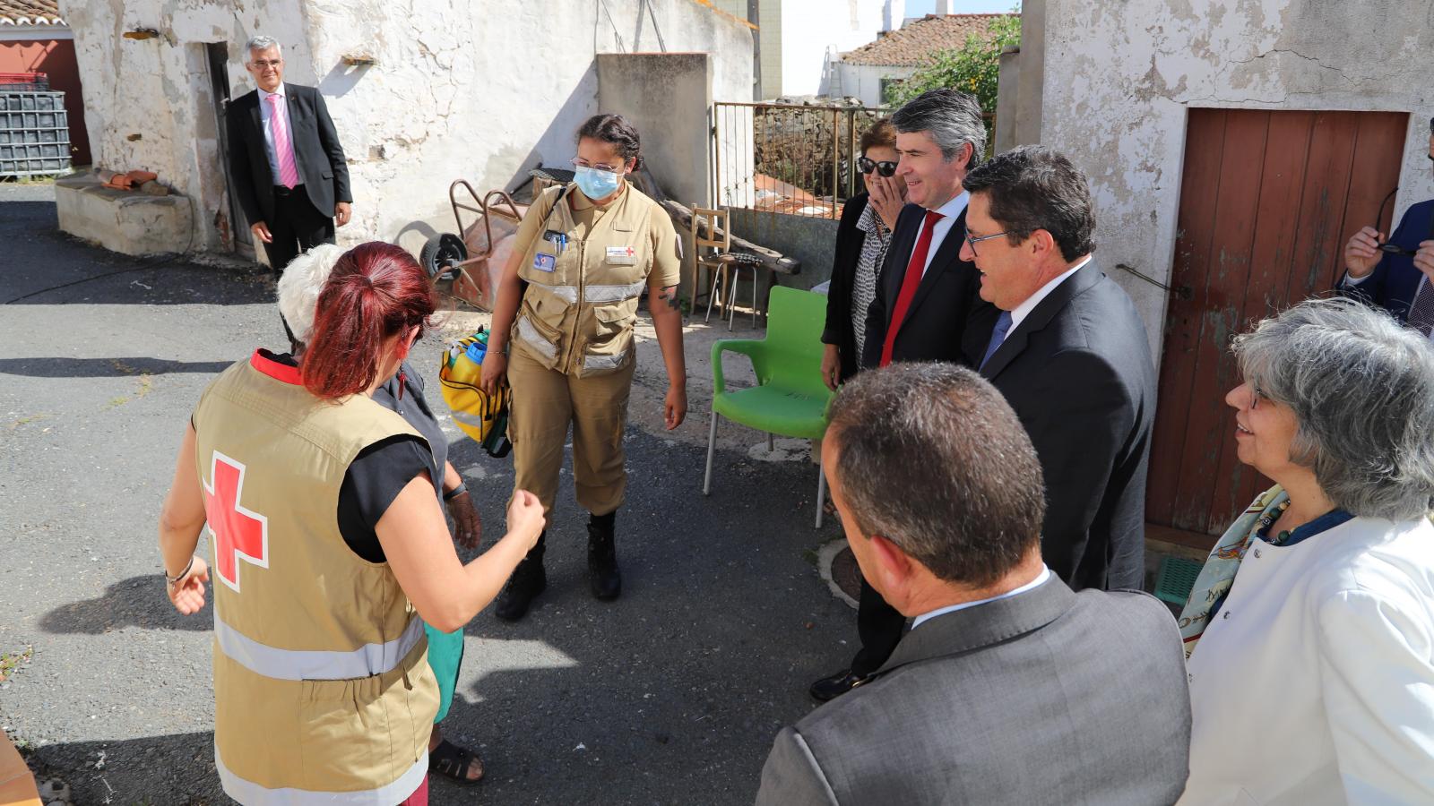 Project + Próximo reçoit la visite du ministre de l'administration interne, du secrétaire d'État à l'administration interne et du président national de la Croix-Rouge portugaise