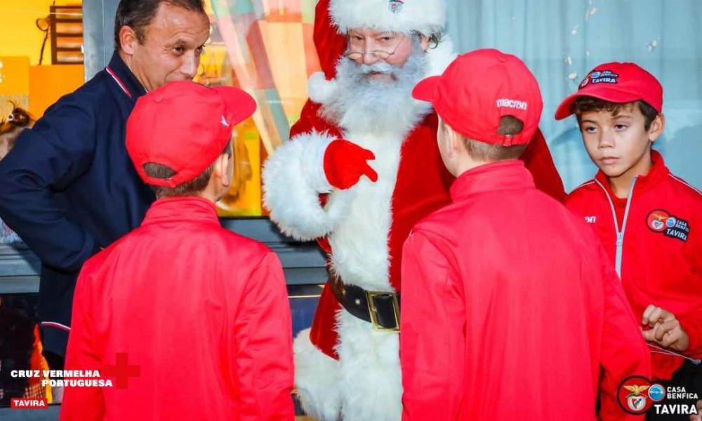 Le Père Noël - de Benfica - visite la Casa de Acolhimento